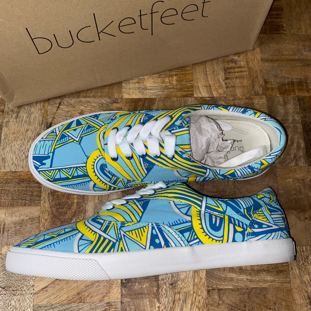 GENTLY USED Bucket Feet Mens Sneakers
